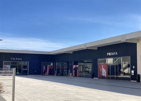 prada sant'elpidio|Prada outlet chiude e saluta il Castagno .